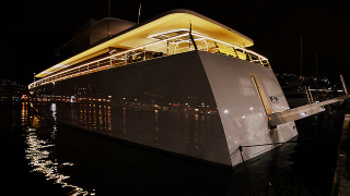 Illustration for article titled First peek into Steve Jobs' luxury yacht interior